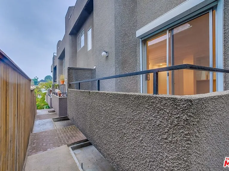 1077 W Kensington Rd #3 — Photo 67