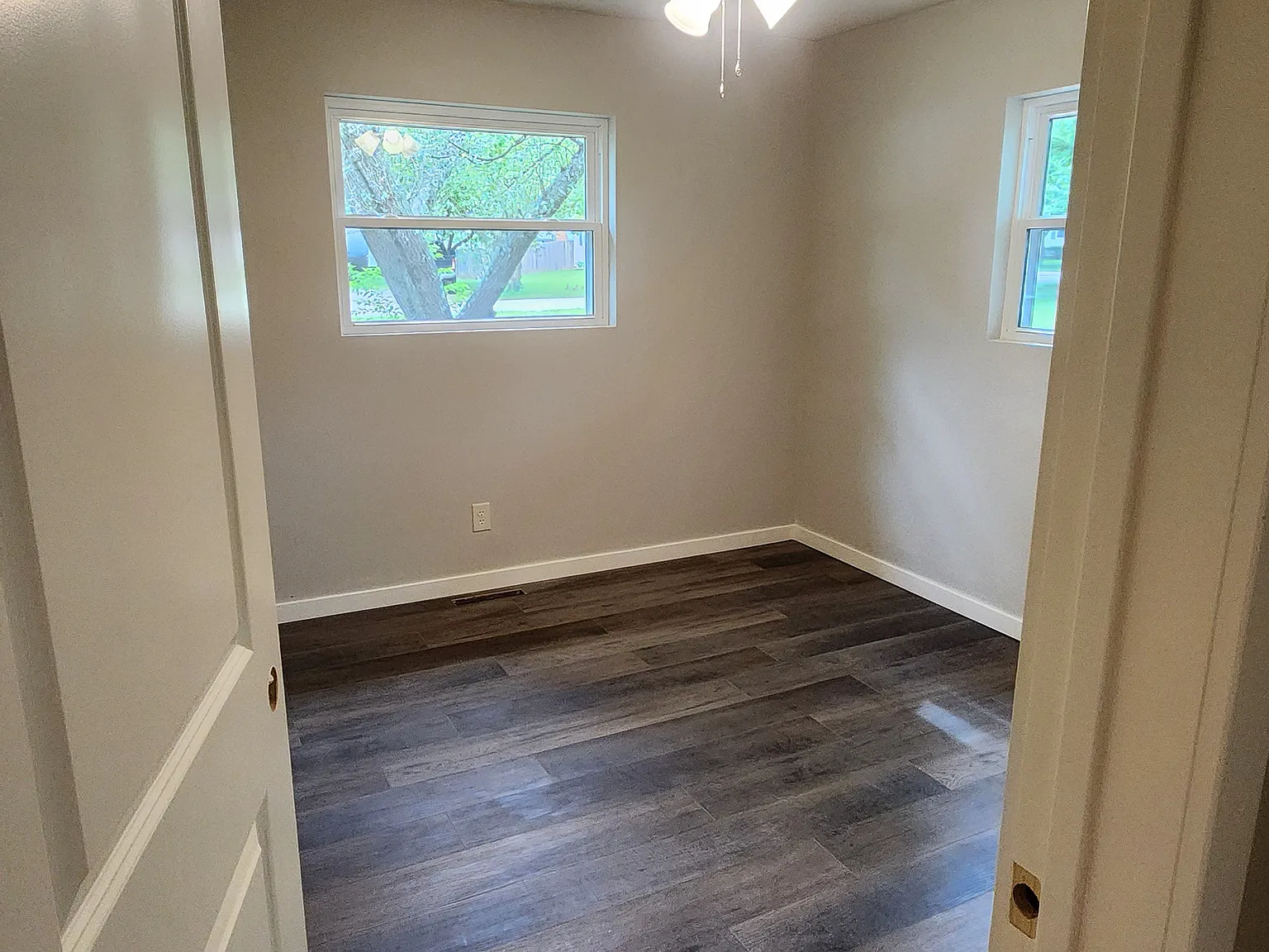 3 bed, 1.5 bath, 1056 sqft, $1,400 — Photo 2