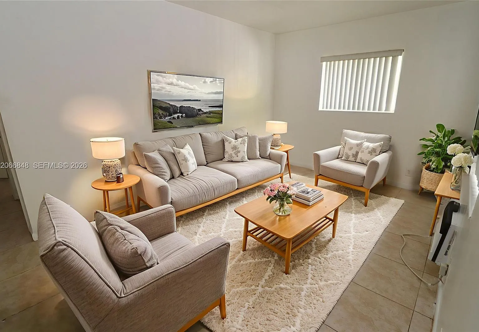 Taft Villas — Photo 1