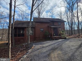 139 Cardinal Ln, Berkeley Springs, WV 25411