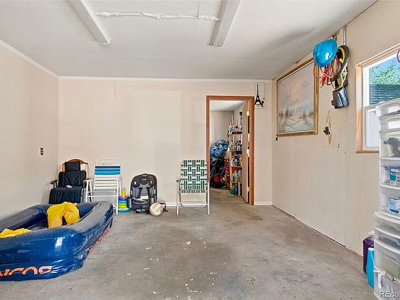 4th image of 422 Willow Drive