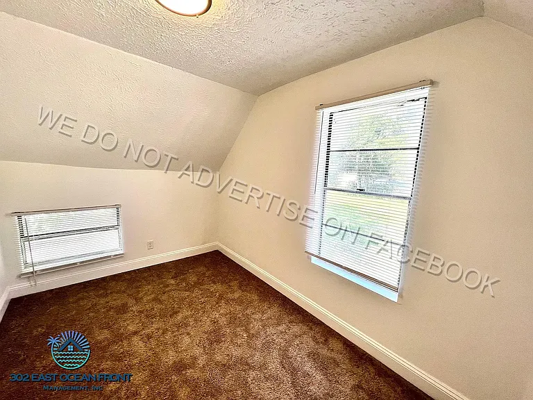 1558 Swift St — Photo 22