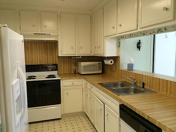 3rd image of 13800 Hollowgreen Dr