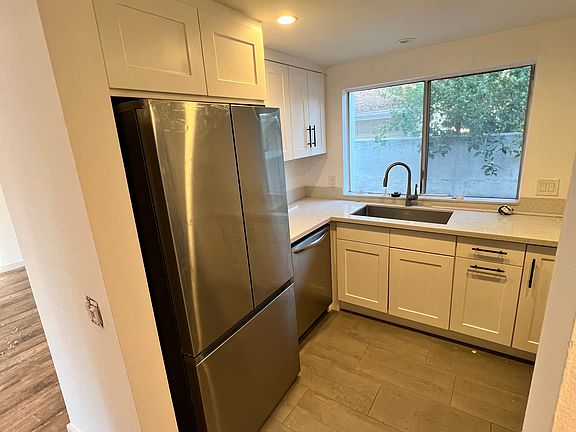 3rd image of 1626 Lyndon St #E