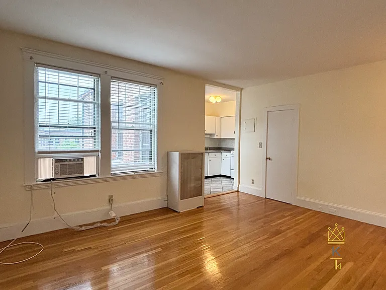 120 Sutherland Rd #11 — Photo 4
