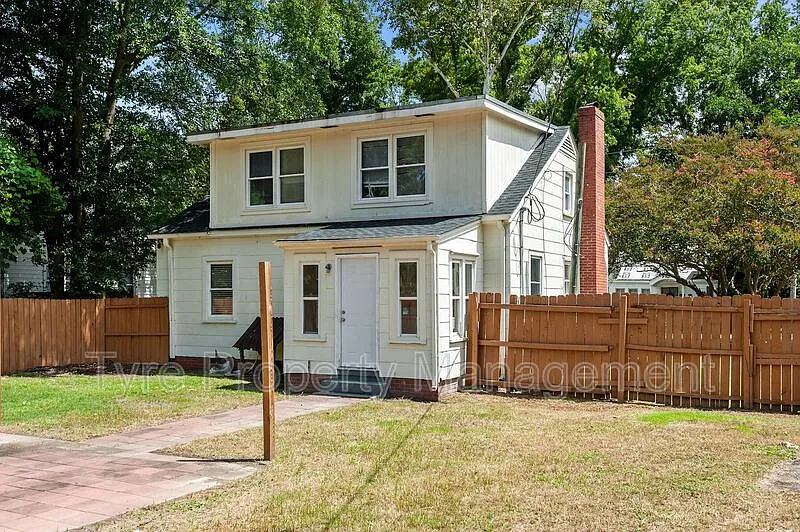 4 bed, 2.0 bath, 1400 sqft, $2,600 — Photo 2