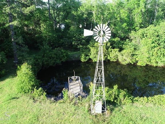 3rd image of 285 Lewis Rd