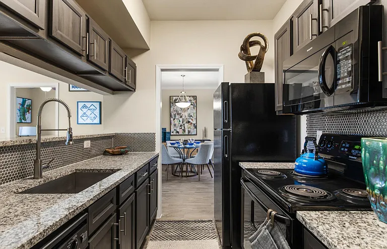Ashford Apartments — Photo 1