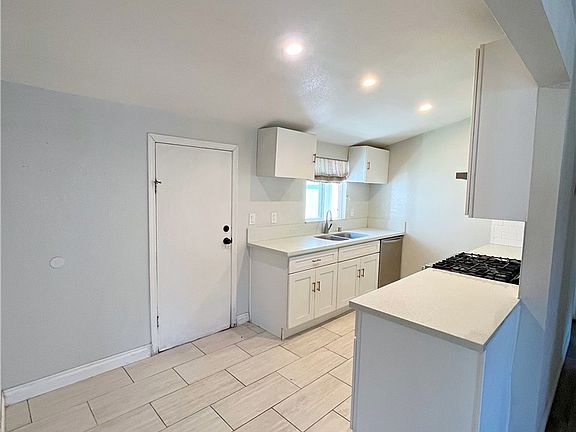 5th image of 411 S Hewes St
