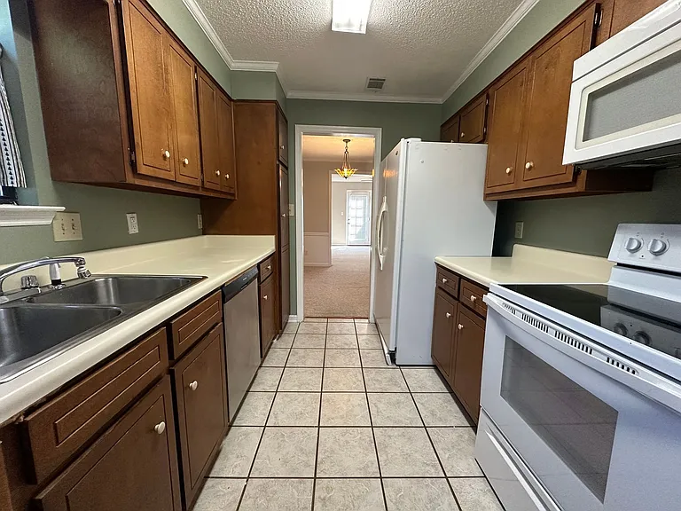 2448 Riverlook Dr — Photo 12