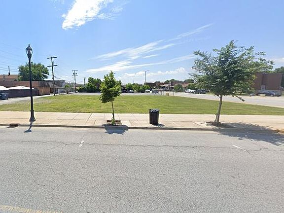 3rd image of 3701-13 Euclid Ave