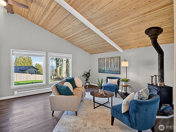 5th image of 2428 McGregor Drive SE