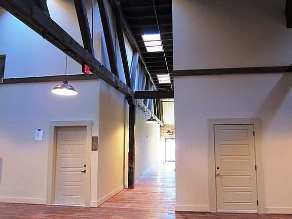 3rd image of 701 Jefferson Ave #106
