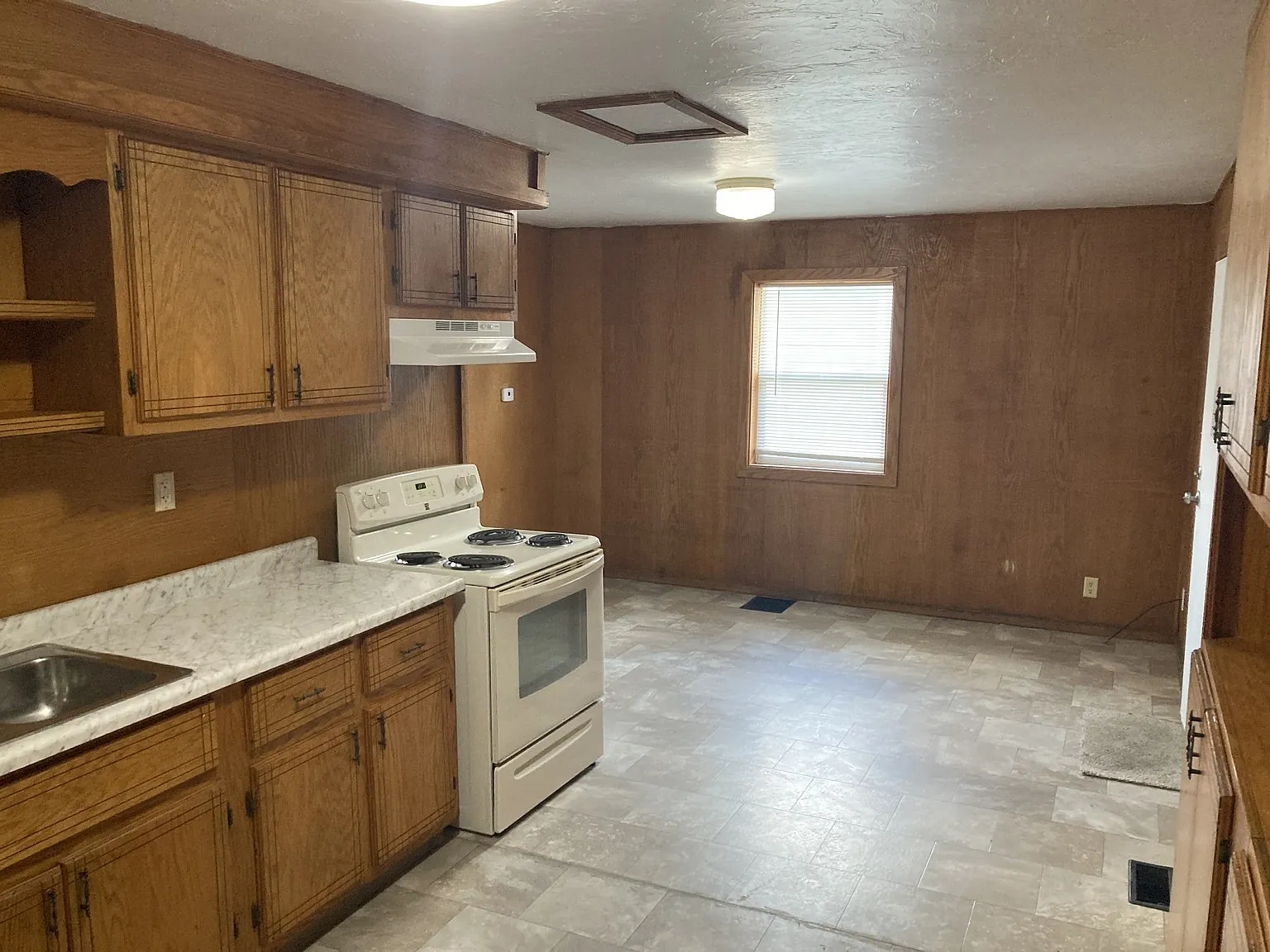 3 bed, 1080 sqft, $999 — Photo 2
