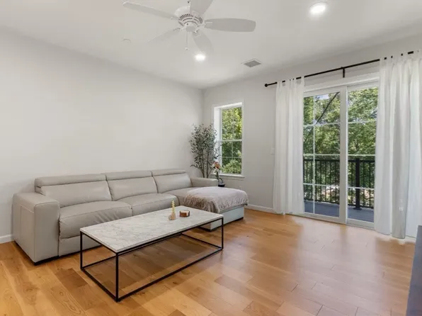 60 Coppersmith Way #304, Canton, MA 02021