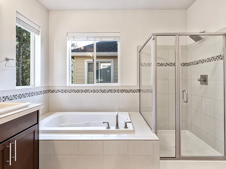 1693 NE Falls Dr — Photo 28