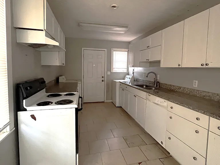 1112 Westwood Dr — Photo 6