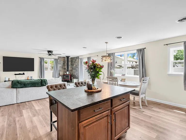 8 Pacific Ter — Photo 36