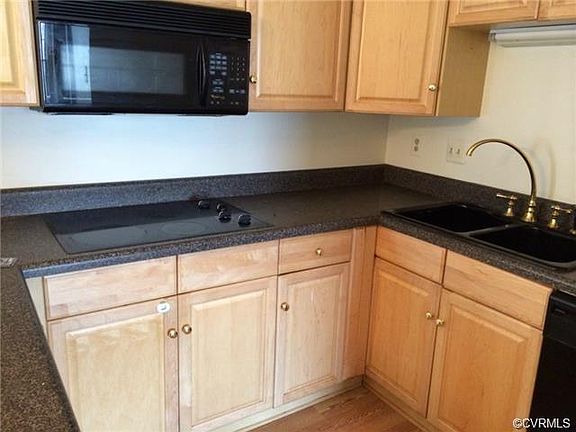 4th image of 211 Knightsmanor Ct #211