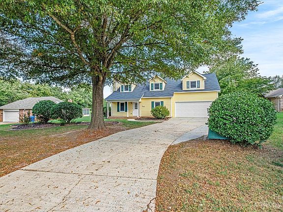 2nd image of 105 Beechfield Ct