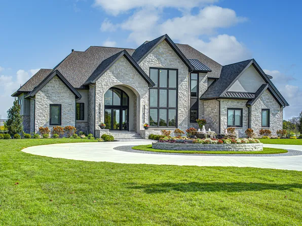 9760 Windy Hills Dr, Zionsville, IN 46077