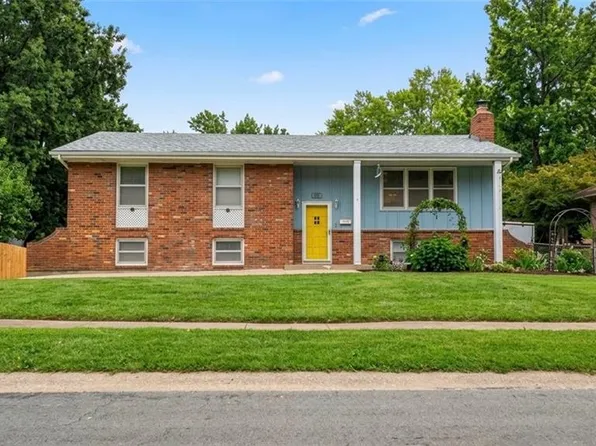207 SW Craigmont Dr, Lees Summit, MO 64081