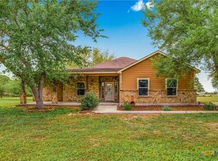 204 James St, Inez, TX 77968