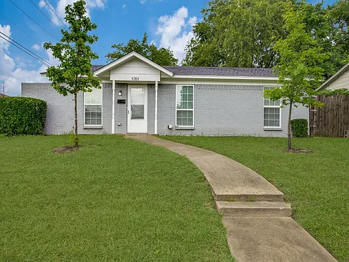 5201 Westcreek Dr Photo 1