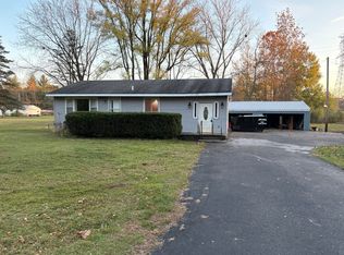 460 Indian Lakes Rd NW, Sparta, MI 49345