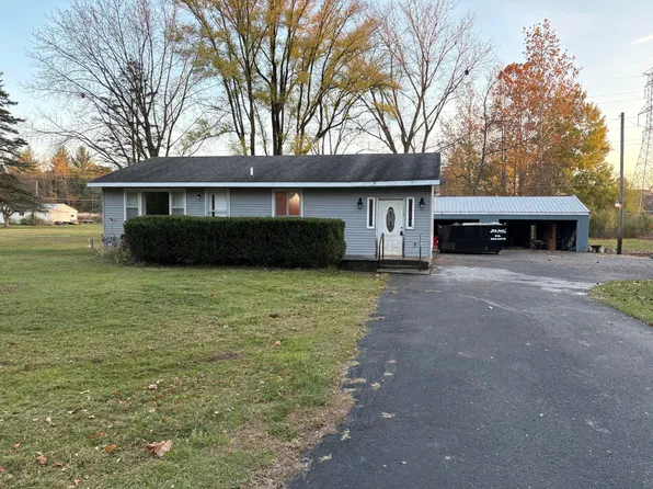 460 Indian Lakes Rd NW, Sparta, MI 49345