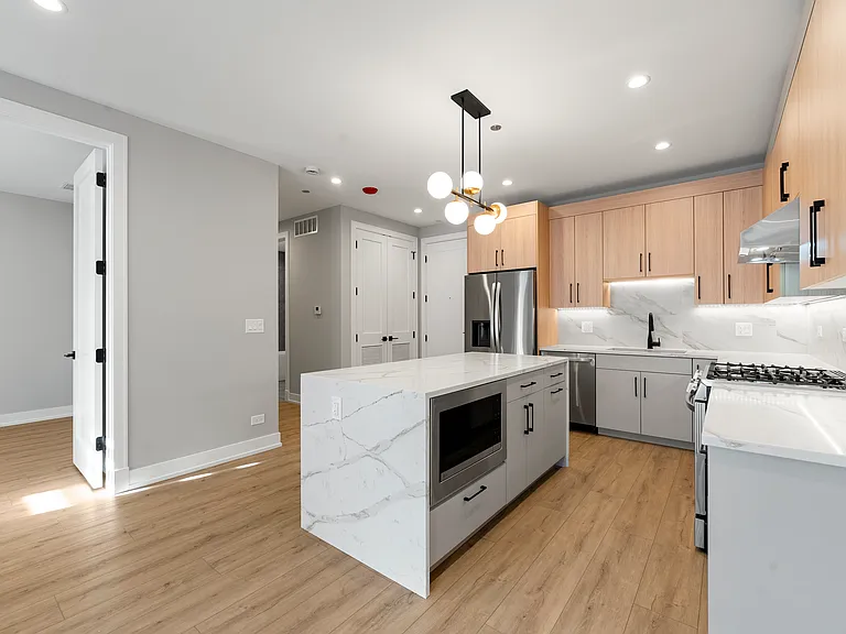 2354 W Polk St #302 — Photo 7