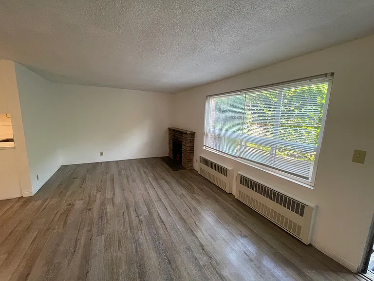 5410 Ivanhoe Pl NE #1 — Photo 3