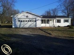 7338 Adelle Ct, Flushing, MI 48433