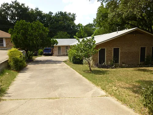 3402 S Oak Dr #B Photo 1