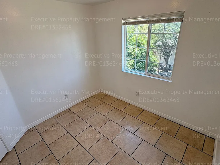3017 Potomac Ave — Photo 14