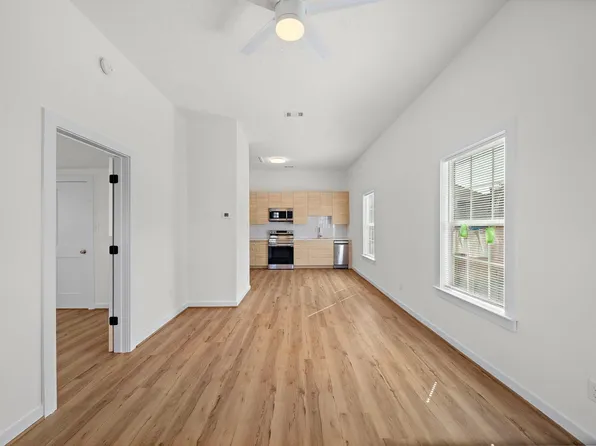 1414 Shearn St #B, Houston, TX 77007