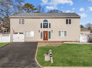 11 Locust Avenue, Coram, NY 11727