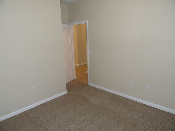 5th image of 287 Silver Glen Ave