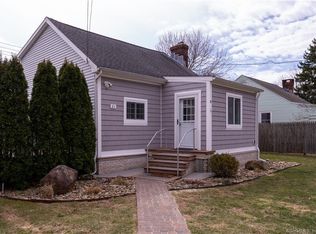 21 Baum Ave, Old Saybrook, CT 06475