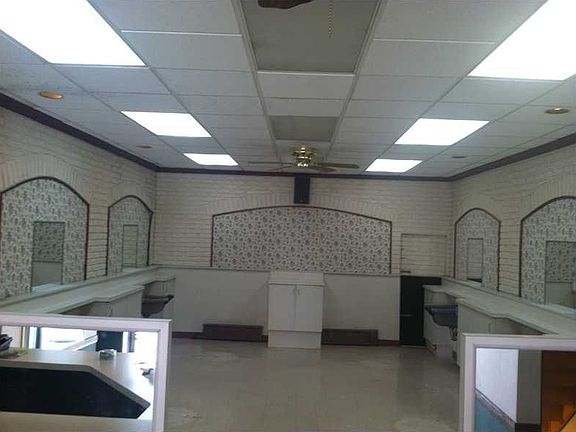 3rd image of 4137 Brownsville Rd