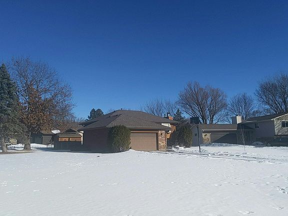 3rd image of 701 116th Ln NE