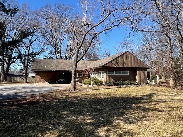 724 Monument Rd, Ponca City, OK 74604