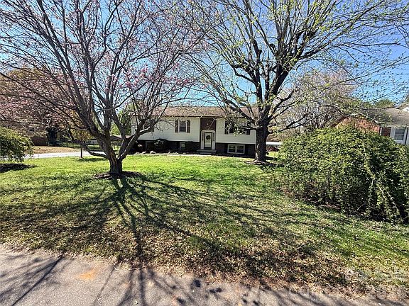 2nd image of 2570 Raintree St