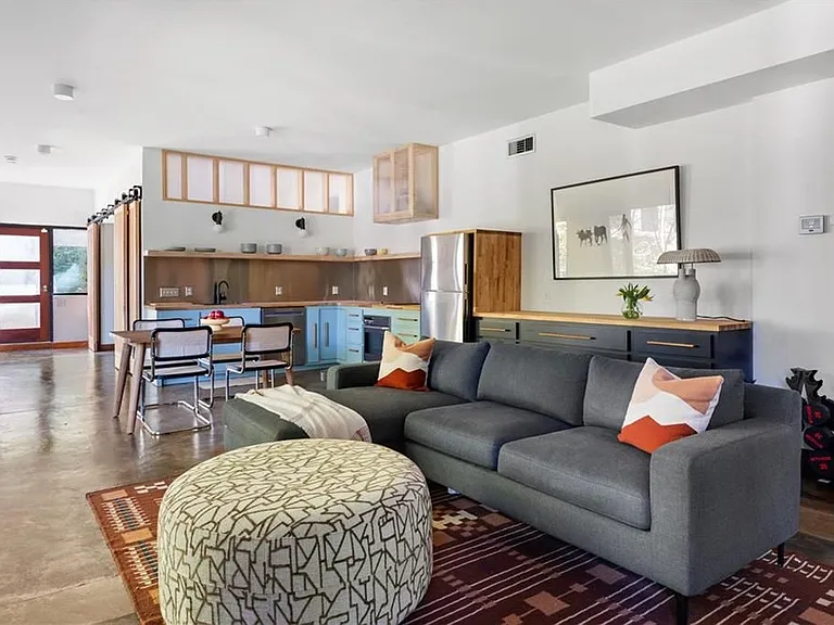 515 Claire Dr — Photo 6