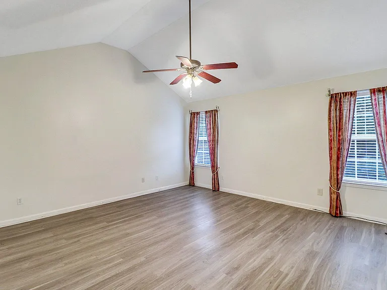 106 Silverton Rd — Photo 23