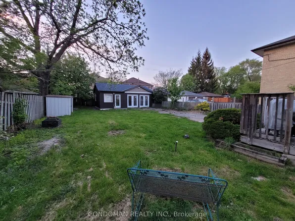 22 Fairfield Ave, Toronto, ON M8V 2H9