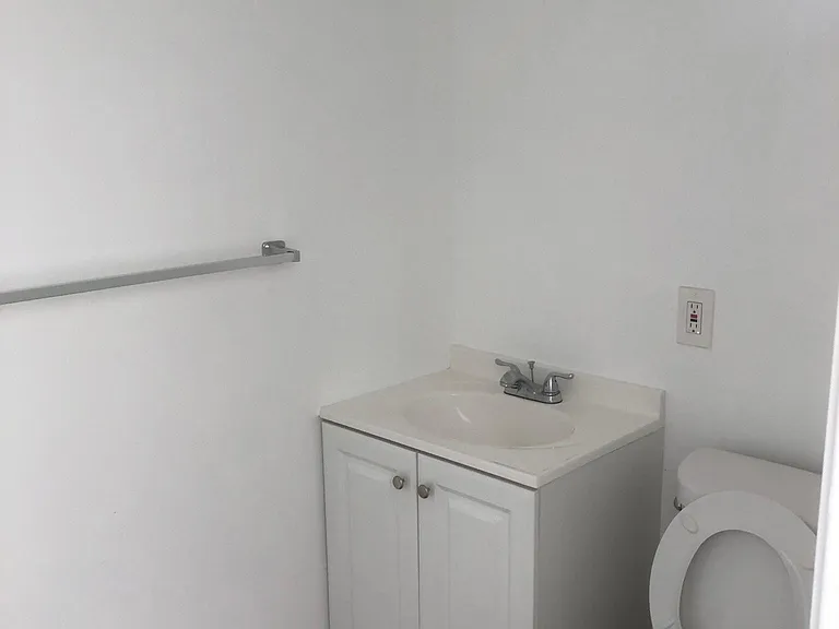411 Cedar St #E — Photo 9
