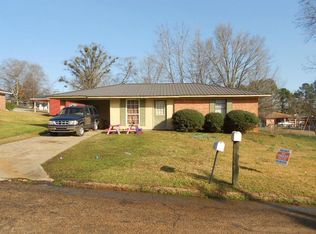 620 W Walnut St, Philadelphia, MS 39350