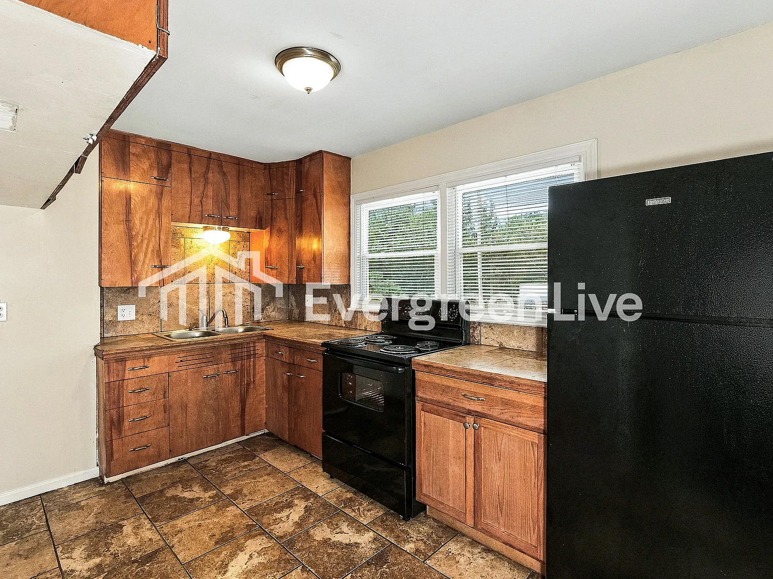 3 bed, 2.0 bath, 960 sqft, $1,395 — Photo 3