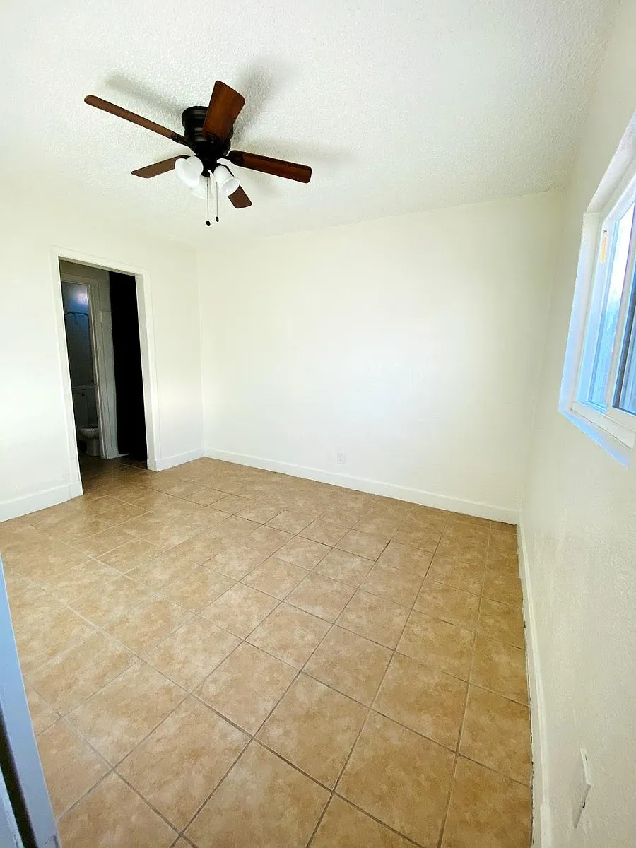 bedroom - 2769 1/4 Glenwood Pl